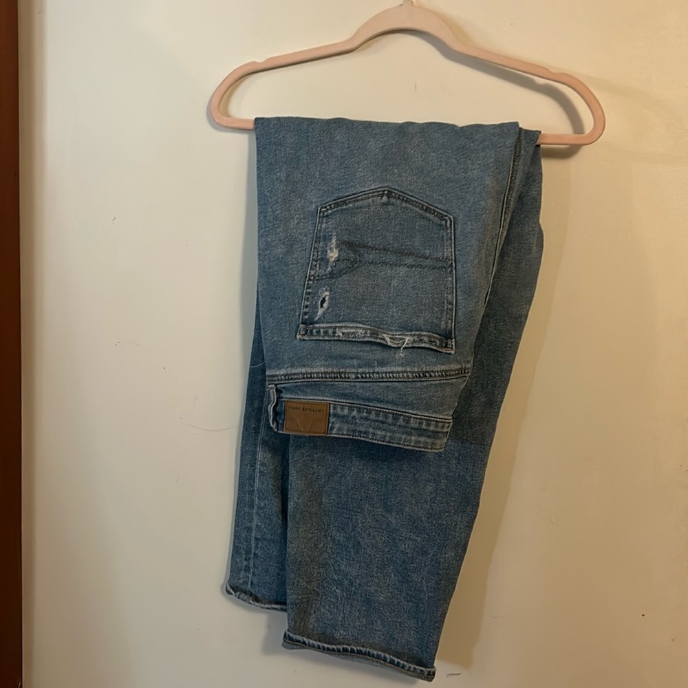 AE straight mom Jean